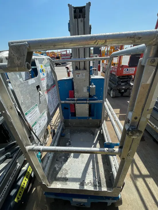 2017 Genie GR-20 Self-Propelled One-Person Lift