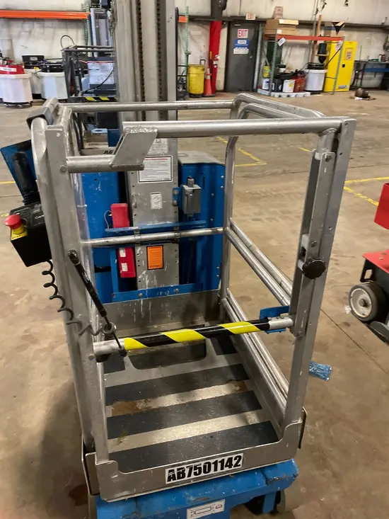 2018 Genie GR-20 Self-Propelled One-Person Lift