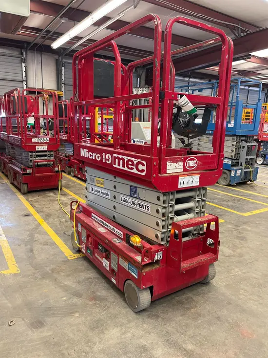 2018 MEC MICRO 19 Scissor Lift