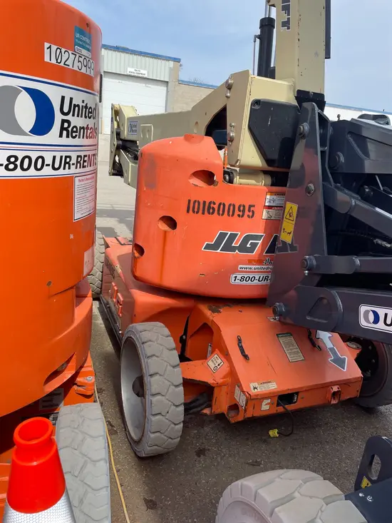 2013 JLG E450AJ Articulating Boom Lift