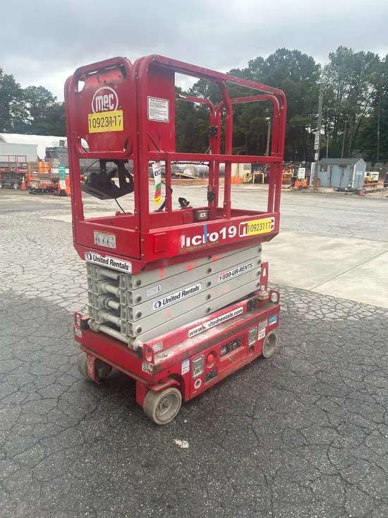 2019 MEC MICRO 19 Scissor Lift