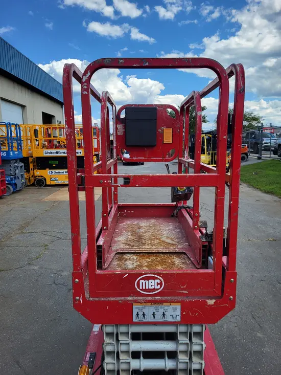 2018 MEC MICRO 19 Scissor Lift