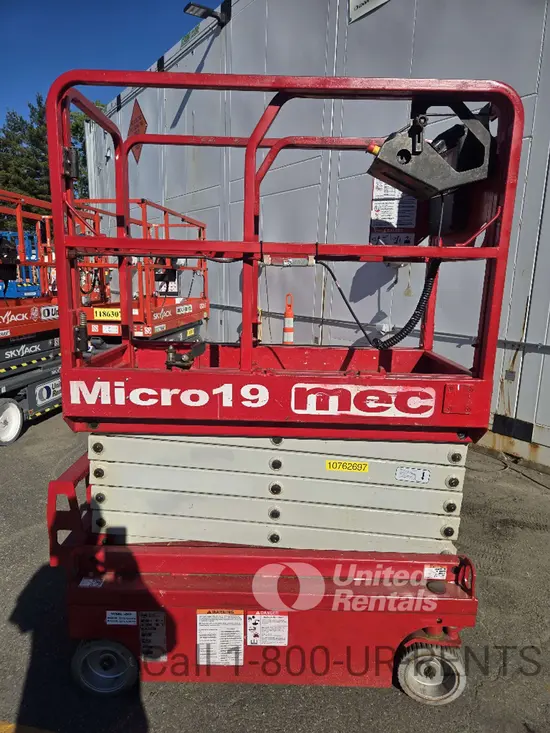 2018 MEC MICRO 19 Scissor Lift