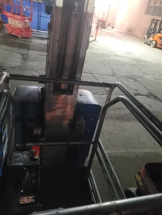 2018 Genie GR-20 Self-Propelled One-Person Lift
