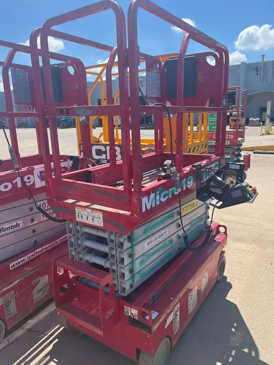 2018 MEC MICRO 19 Scissor Lift