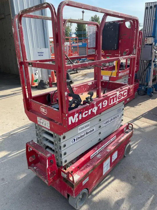 2018 MEC MICRO 19 Scissor Lift