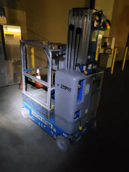 2018 Genie GR-20 Self-Propelled One-Person Lift