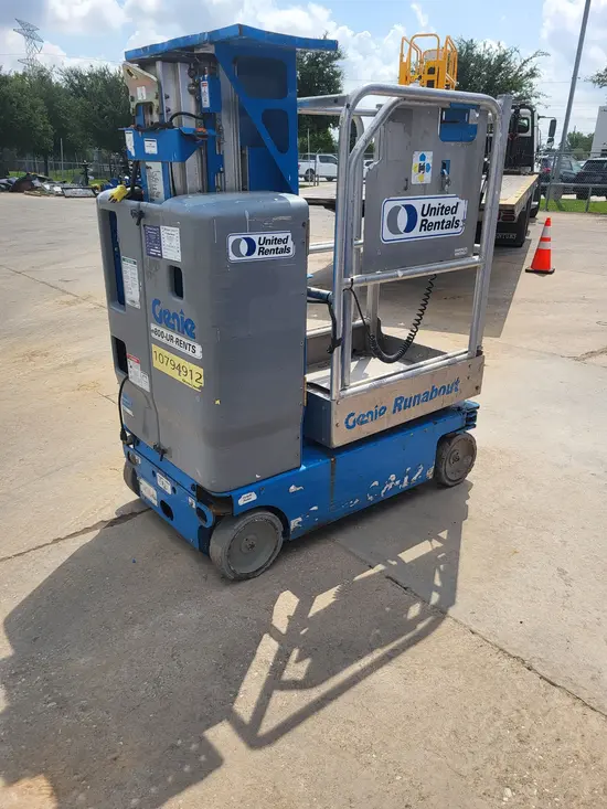 2018 Genie GR-12 Self-Propelled One-Person Lift