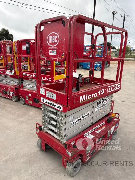 2019 MEC MICRO 19 Scissor Lift
