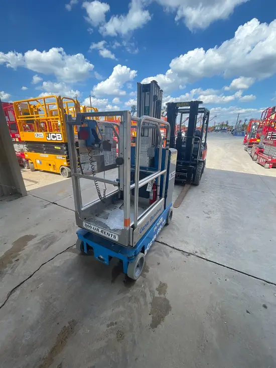 2018 Genie GR-20 Self-Propelled One-Person Lift