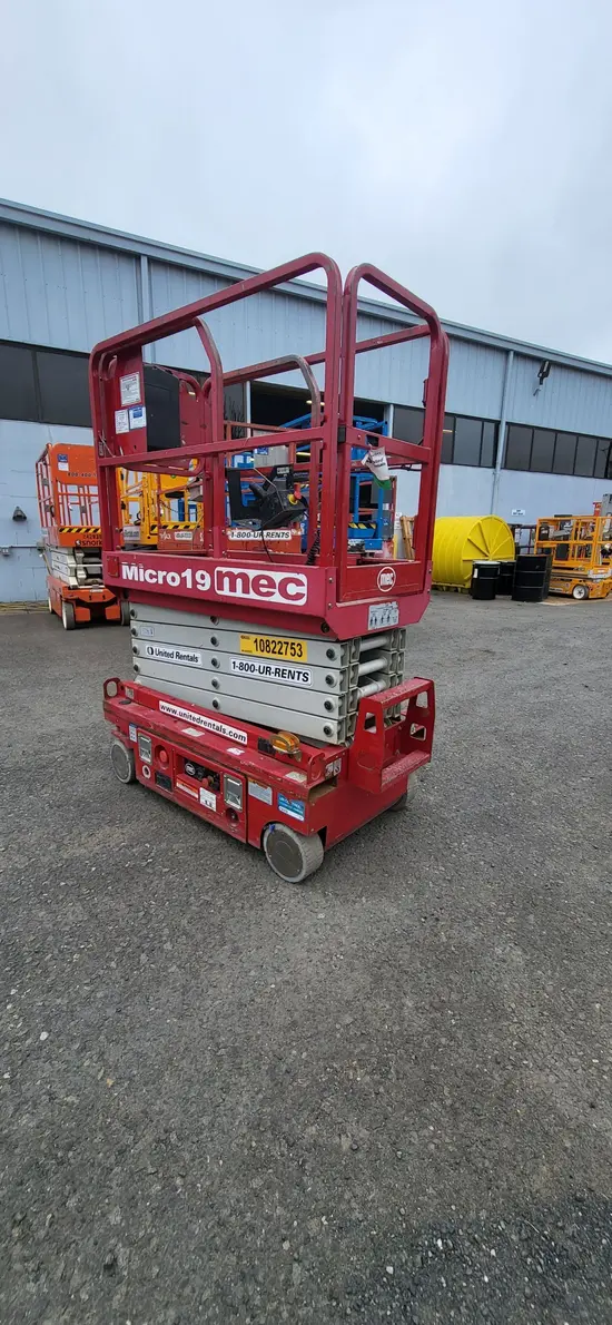 2018 MEC MICRO 19 Scissor Lift