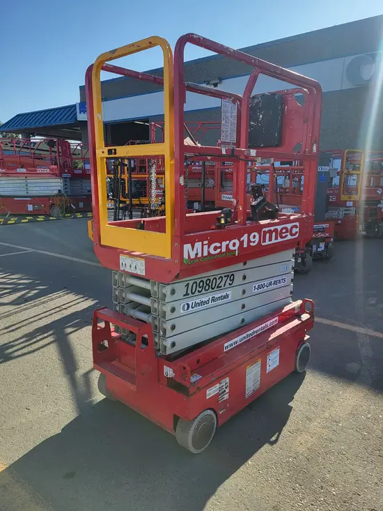 2019 MEC MICRO 19 Scissor Lift