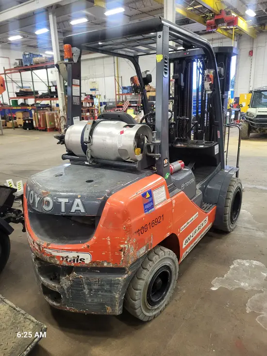 2019 Toyota 8FGU30 Warehouse Forklift