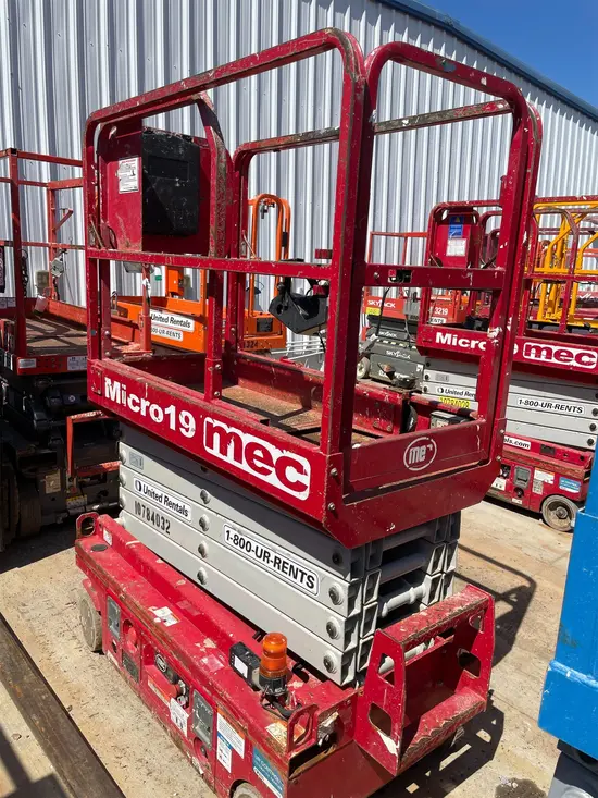 2018 MEC MICRO 19 Scissor Lift