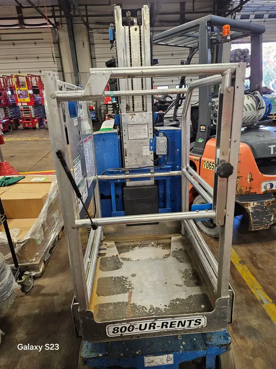 2016 Genie GR-20 Self-Propelled One-Person Lift