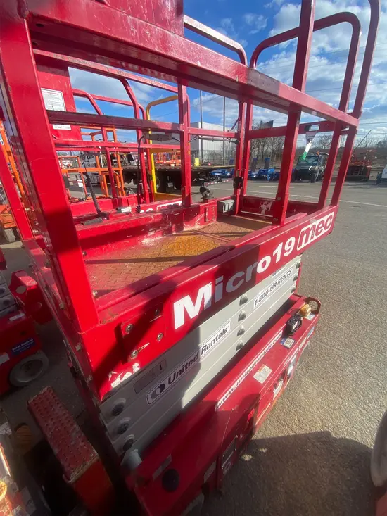 2018 MEC MICRO 19 Scissor Lift