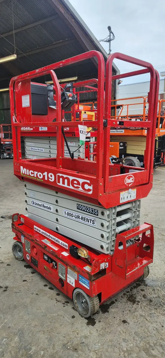 2019 MEC MICRO 19 Scissor Lift