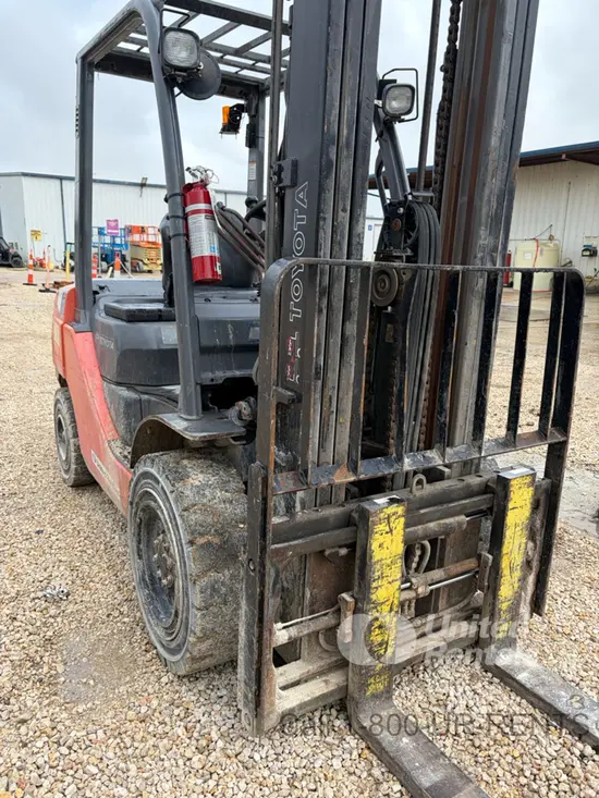 2018 Toyota 8FDU30 Warehouse Forklift