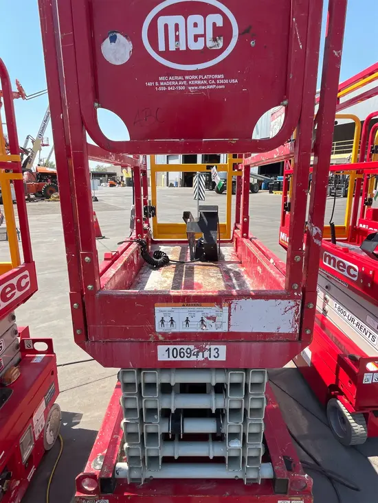 2017 MEC MICRO 19 Scissor Lift