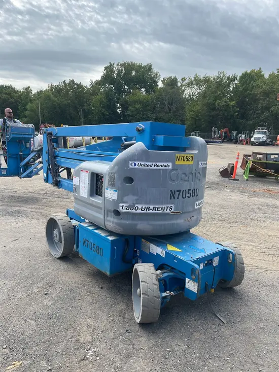 2011 Genie Z-40/23N RJ Articulating Boom Lift