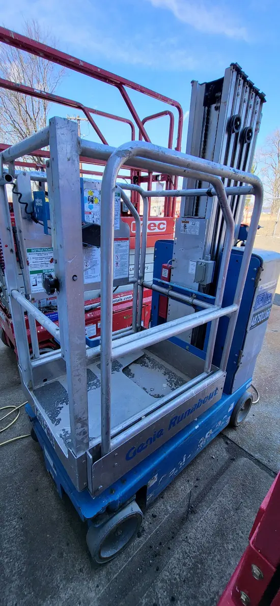 2018 Genie GR-20 Self-Propelled One-Person Lift