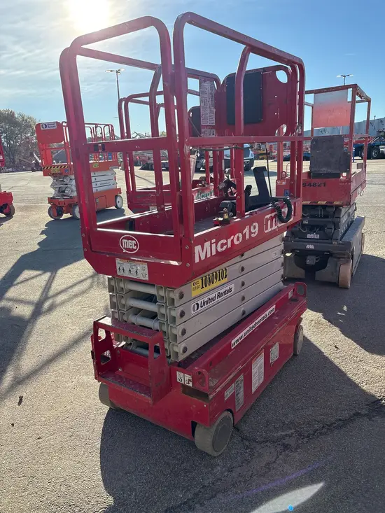 2018 MEC MICRO 19 Scissor Lift