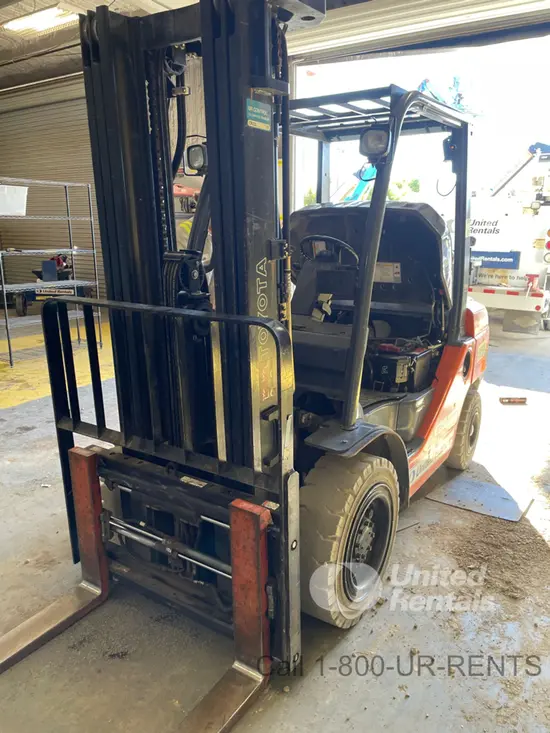 2019 Toyota 8FGU30 Warehouse Forklift