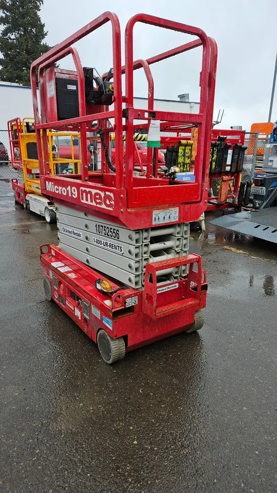 2018 MEC MICRO 19 Scissor Lift