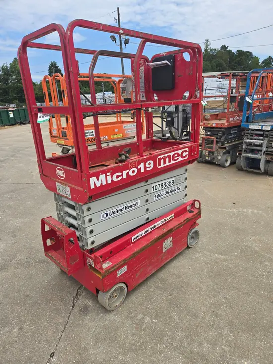 2018 MEC MICRO 19 Scissor Lift