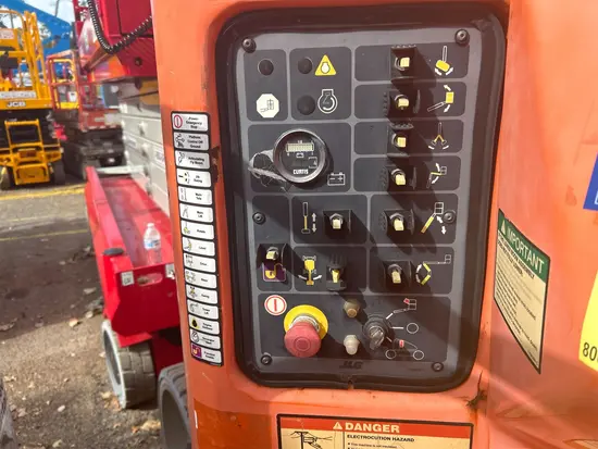 2011 JLG E400AJPN Articulating Boom Lift