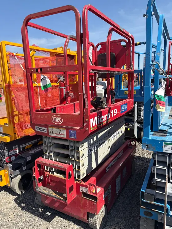 2019 MEC MICRO 19 Scissor Lift