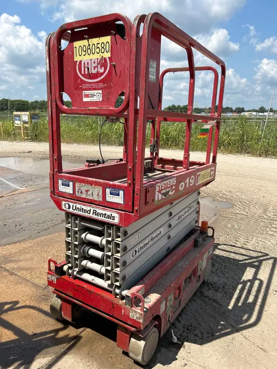 2019 MEC MICRO 19 Scissor Lift