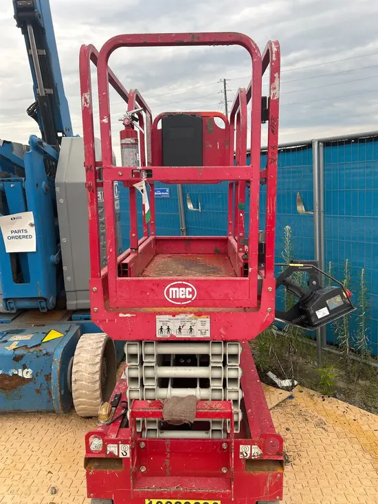 2018 MEC MICRO 19 Scissor Lift
