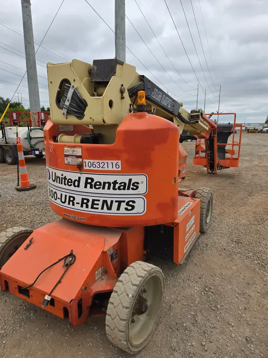 2017 JLG E400AJPN Articulating Boom Lift
