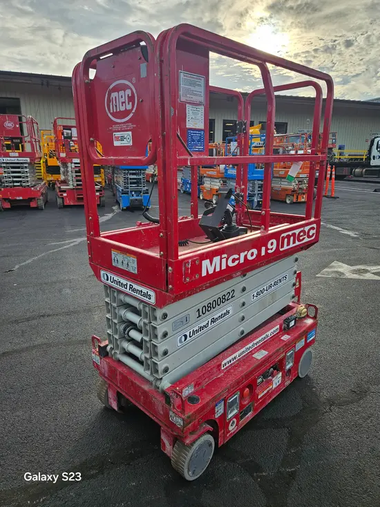2018 MEC MICRO 19 Scissor Lift