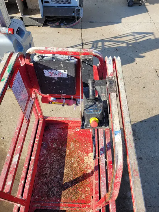 2018 MEC MICRO 19 Scissor Lift