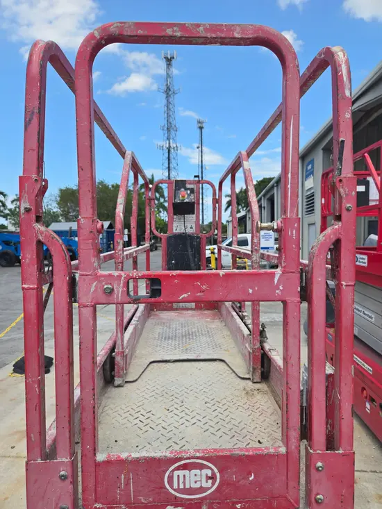2019 MEC MICRO 26 Scissor Lift