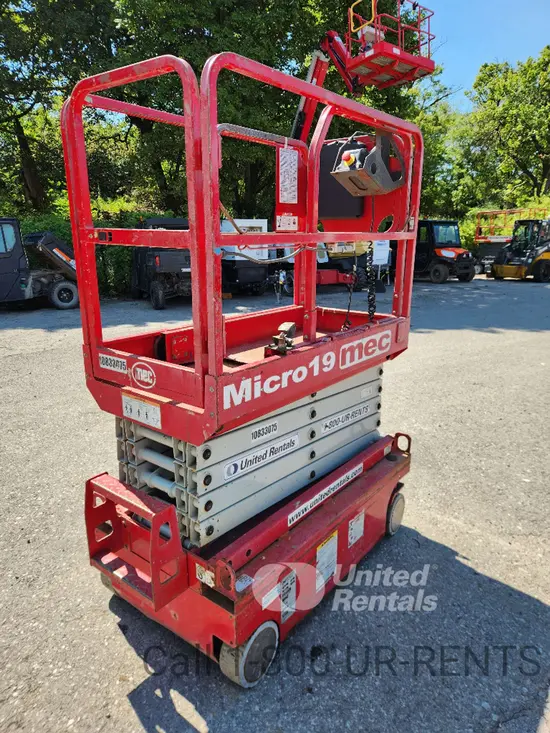 2018 MEC MICRO 19 Scissor Lift