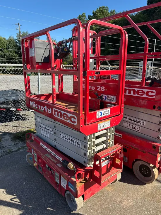 2019 MEC MICRO 19 Scissor Lift