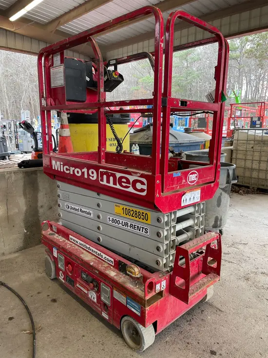 2018 MEC MICRO 19 Scissor Lift