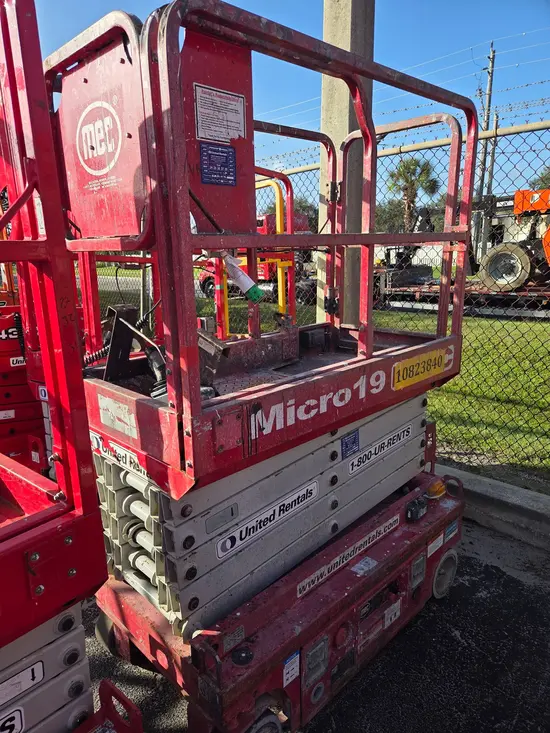 2018 MEC MICRO 19 Scissor Lift