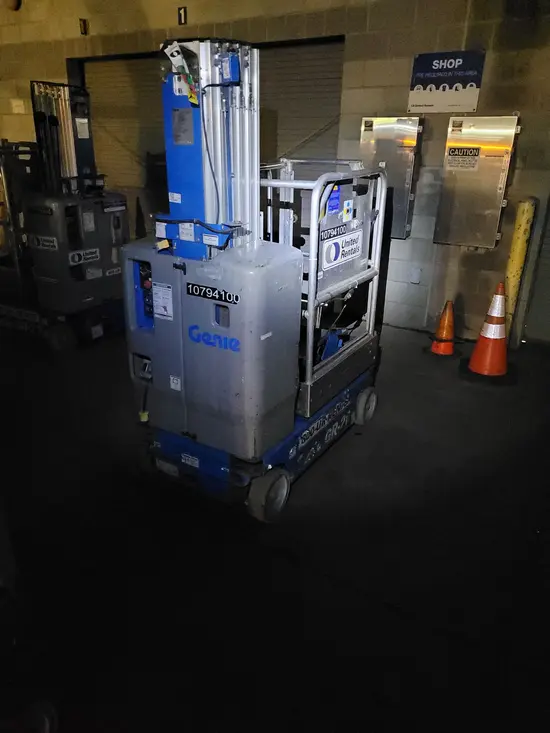 2018 Genie GR-20 Self-Propelled One-Person Lift