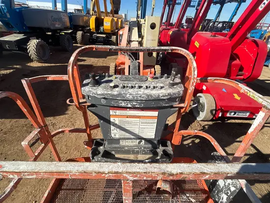 2013 JLG E450AJ Articulating Boom Lift