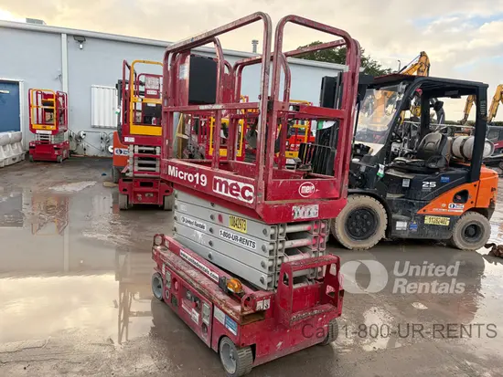 2018 MEC MICRO 19 Scissor Lift