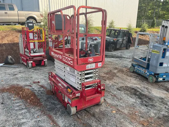2019 MEC MICRO 19 Scissor Lift
