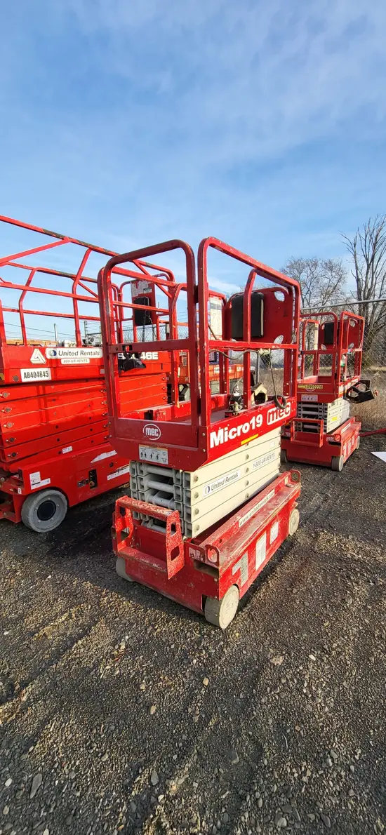 2018 MEC MICRO 19 Scissor Lift