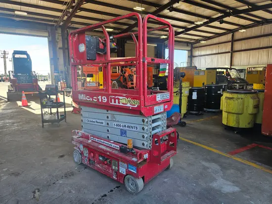 2019 MEC MICRO 19 Scissor Lift