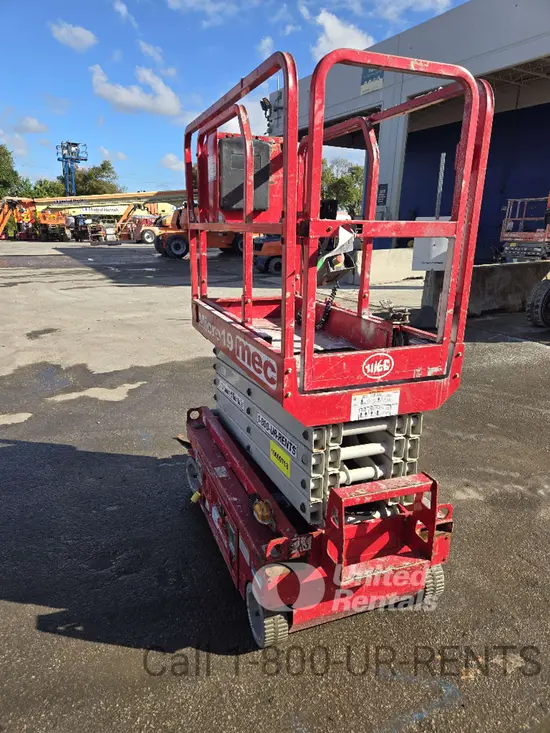 2017 MEC MICRO 19 Scissor Lift