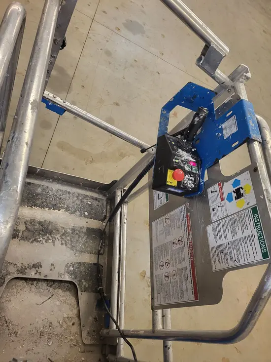 2018 Genie GR-12 Self-Propelled One-Person Lift