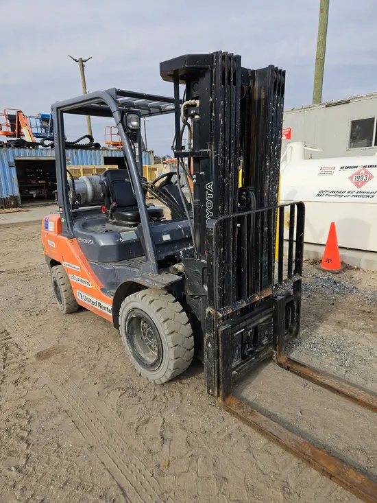 2019 Toyota 8FGU30 Warehouse Forklift